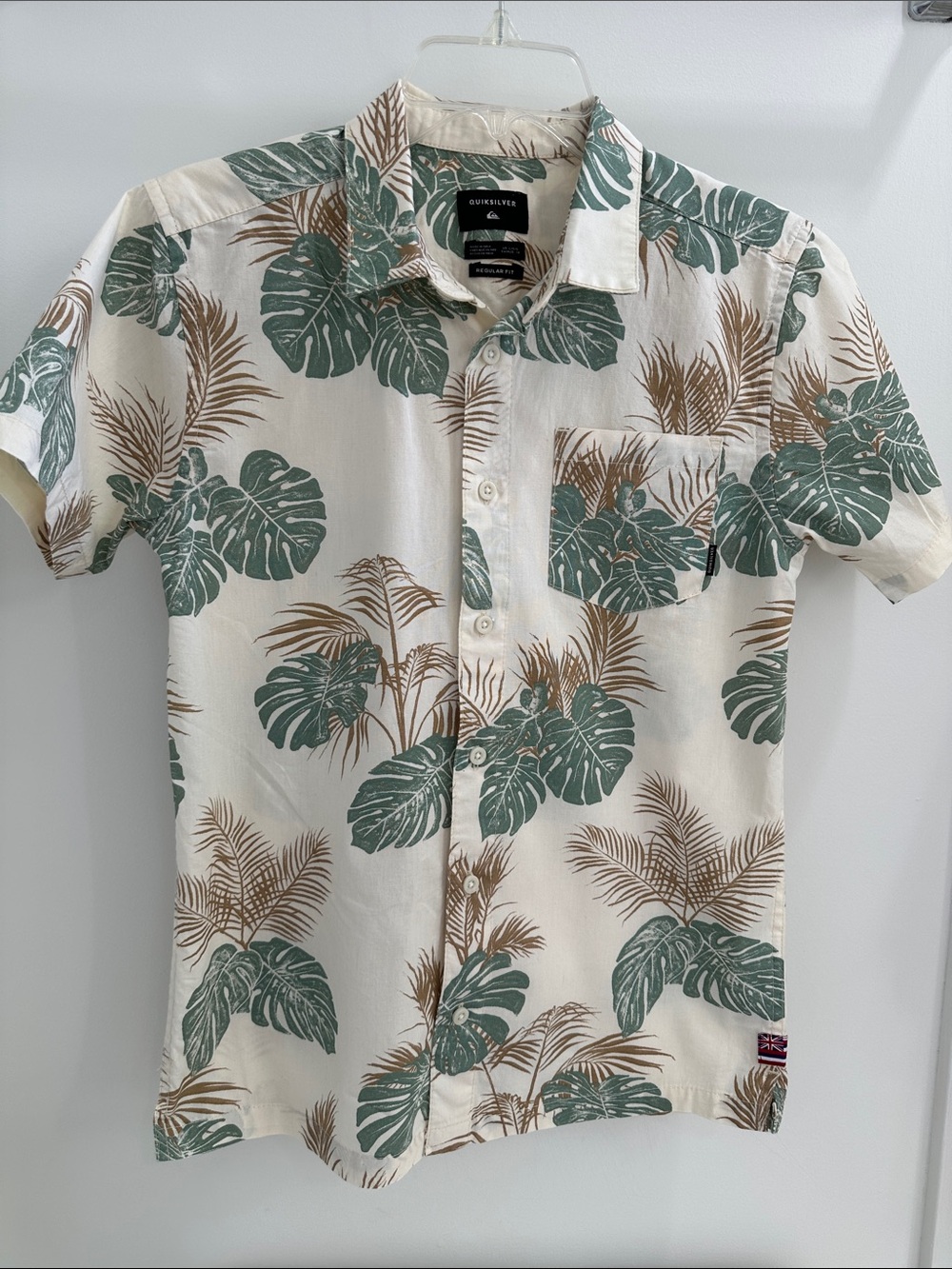 Quiksilver Short-Sleeve Tropical Print Button-Up | Youth Size 14